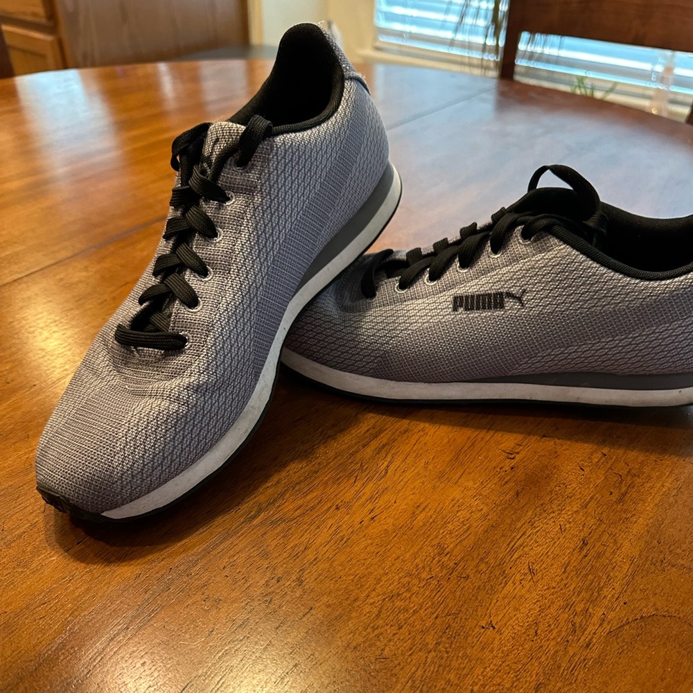 Men’s Puma Sneaker.  Size 9.  Grey/White.